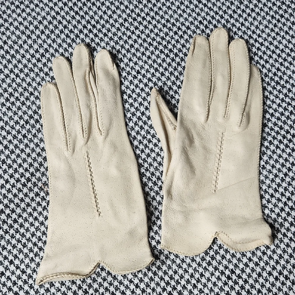 Vintage Midcentury White Leather Kink Dom Pin-Up Goth Vamp Formal Gloves